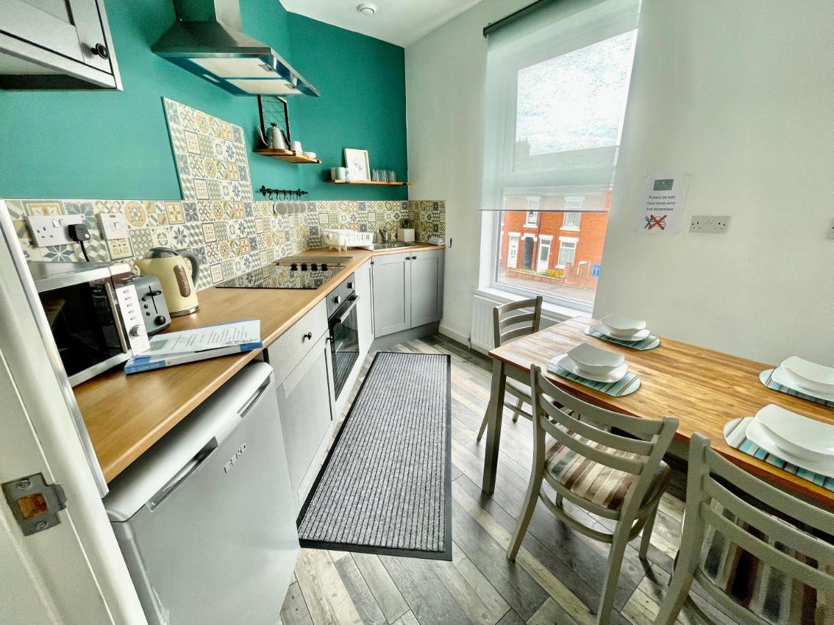 The Corner House - Modern Chesterfield Town Centre Apartments מראה חיצוני תמונה