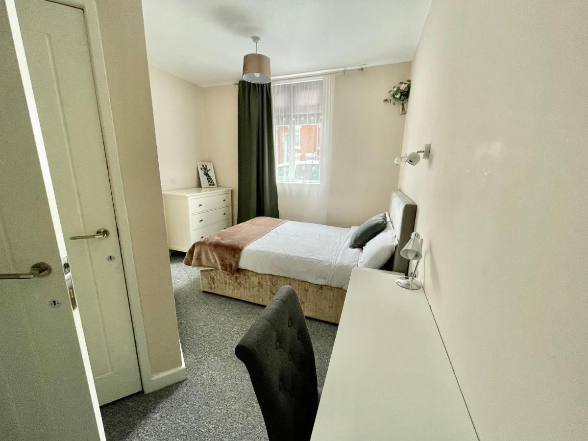 The Corner House - Modern Chesterfield Town Centre Apartments מראה חיצוני תמונה