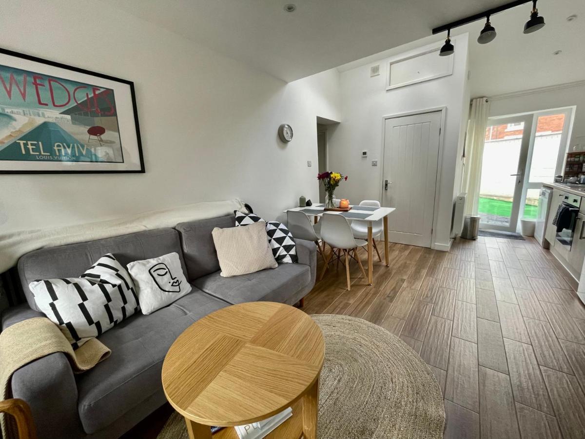 The Corner House - Modern Chesterfield Town Centre Apartments מראה חיצוני תמונה